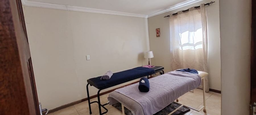 To Let 2 Bedroom Property for Rent in Zeekoevlei Western Cape